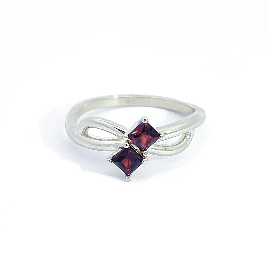 0.14 ct Princess Cut Garnet Bow Ring