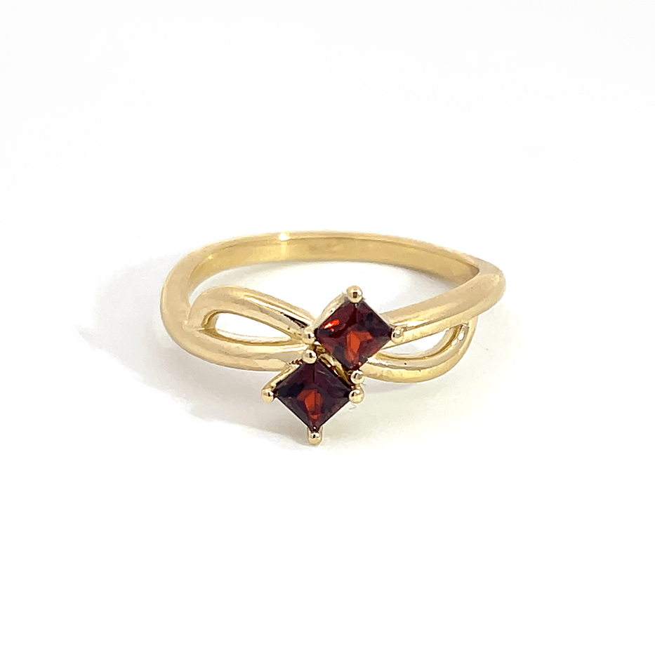 0.14 ct Princess Cut Garnet Bow Ring